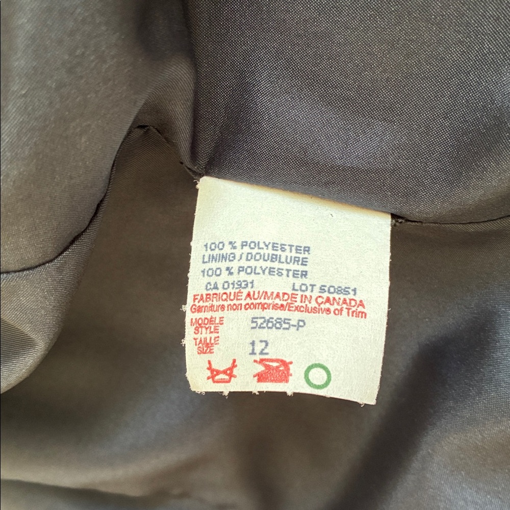 Laura Studio Petites Navy Blazer; Stitching Detail on Collar; Lined; Size: 12P - Picture 7 of 10